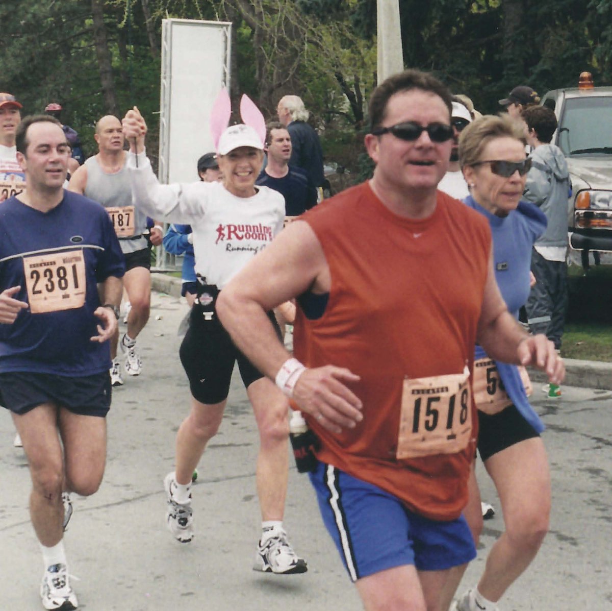 OttawaRaceWknd's tweet photo. #TBT to 1998 when Hilda Beauregard launched the first #pacebunny program at the Ottawa Marathon featuring the handmade ears that have remained the defining characteristic of these core #volunteers. Thank you Hilda!
@RunningRoom https://t.co/WTfmvQlDJv