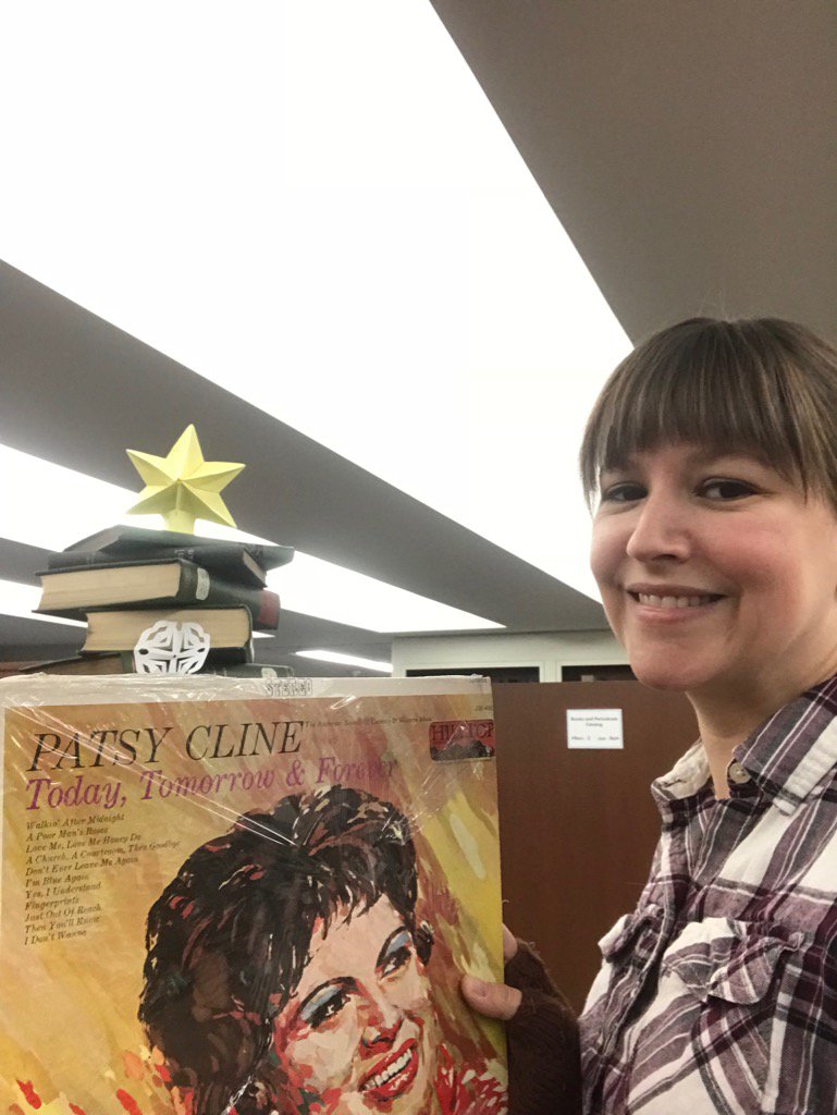 Patsy Cline record was under the #chmresearchcenter holiday tree <a href="/ChicagoMuseum/">ChicagoHistoryMuseum</a> Blues for the holiday!