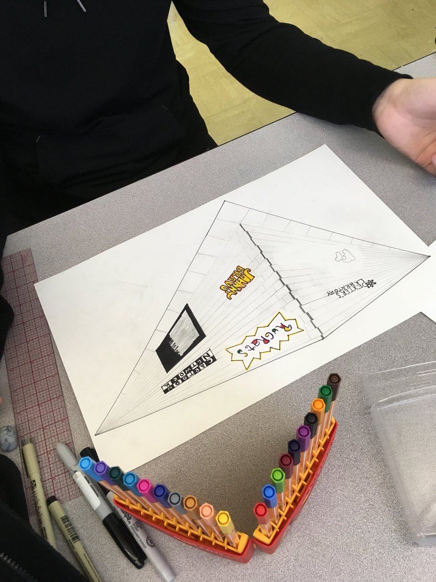 RoccosArtRoom's tweet image. #finalprojects in 2 point perspective. #afftonart