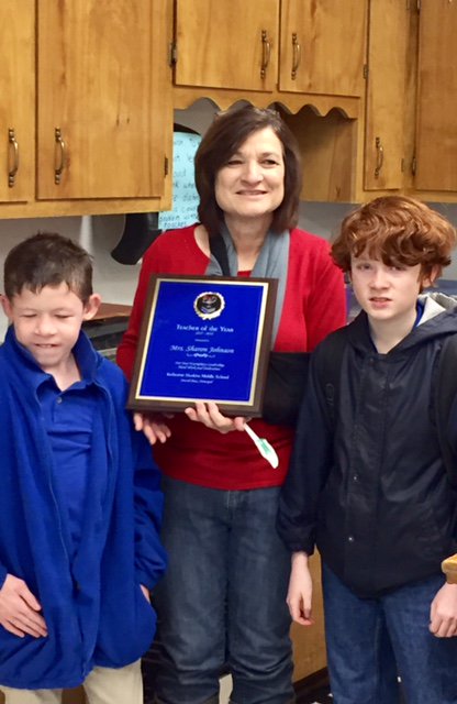 HankinsMiddle's tweet photo. Congratulations to Sharon Johnson for being selected as our 2017-18 Teacher of the Year. She was presented with a plaque from Mr. Diaz and Dr. Foster this morning. Mrs. Johnson has been a special education teacher at HMS for over 20 years. https://t.co/FfArEqfYV3