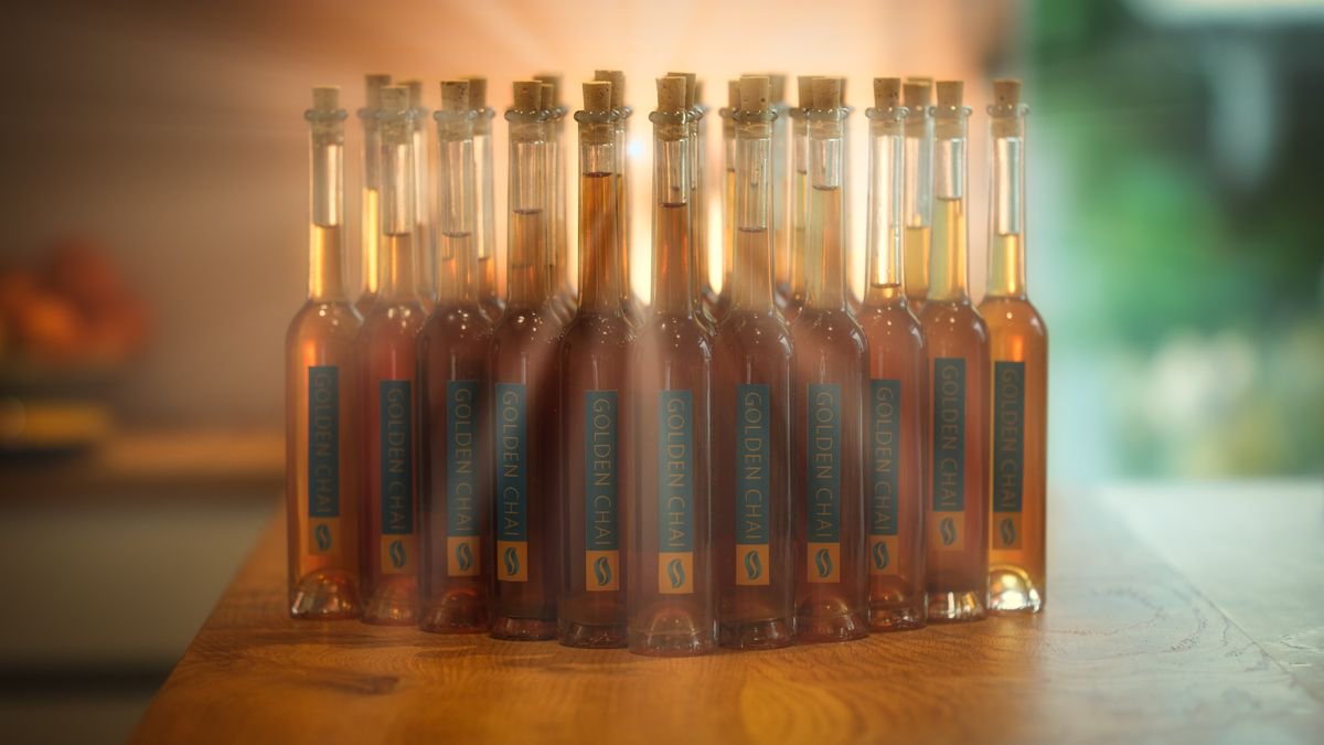 integralmoving's tweet image. Letzte Woche gab's eine CD mit RiverSound, der Musik aus der Werkstatt als Adventsgschänkli. Ab heute gibt's einen exklusiven GOLDEN CHAI für alle Besucherinnen und Besucher der Werkstatt! 
Mmmmm...