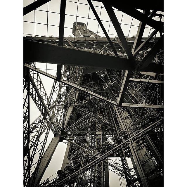 ModernMetalsMag's tweet photo. #eiffeltower #toureiffel #topfrancephoto #francephoto #francecartepostale #france #paris #architecture #steel #igersfrance #igersparis #igersmarseille #marseillephotographer #closeup #monument #instagood #instadaily #photooftheday #picoftheday #igworldcl… https://t.co/br7uD40TOk https://t.co/Lt5zxDgbGe