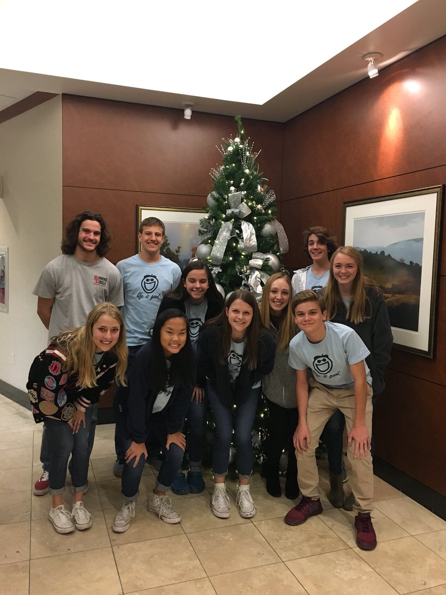 Churchillwinner's tweet photo. WC Winner Circle spreading some holiday cheer at the hospital donating gifts to children!! 🎄❄️⛄️🎅🏼 https://t.co/i6MOkoo1Cj