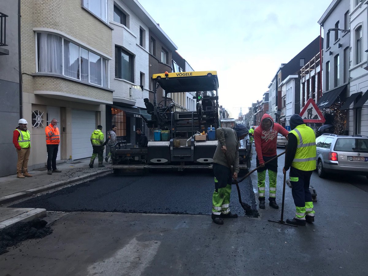 AxelWeydts's tweet photo. Doorniksewijk tussen 't Kanon en Loofstraat morgen terug open voor alle verkeer in beide richtingen.

Deel tss Loofstraat en tunnel in principe pas klaar in februari. Er worden nu oplossingen gezocht om ook dit deel vroeger te kunnen openstellen voor het verkeer. https://t.co/jn9j0ODI6B