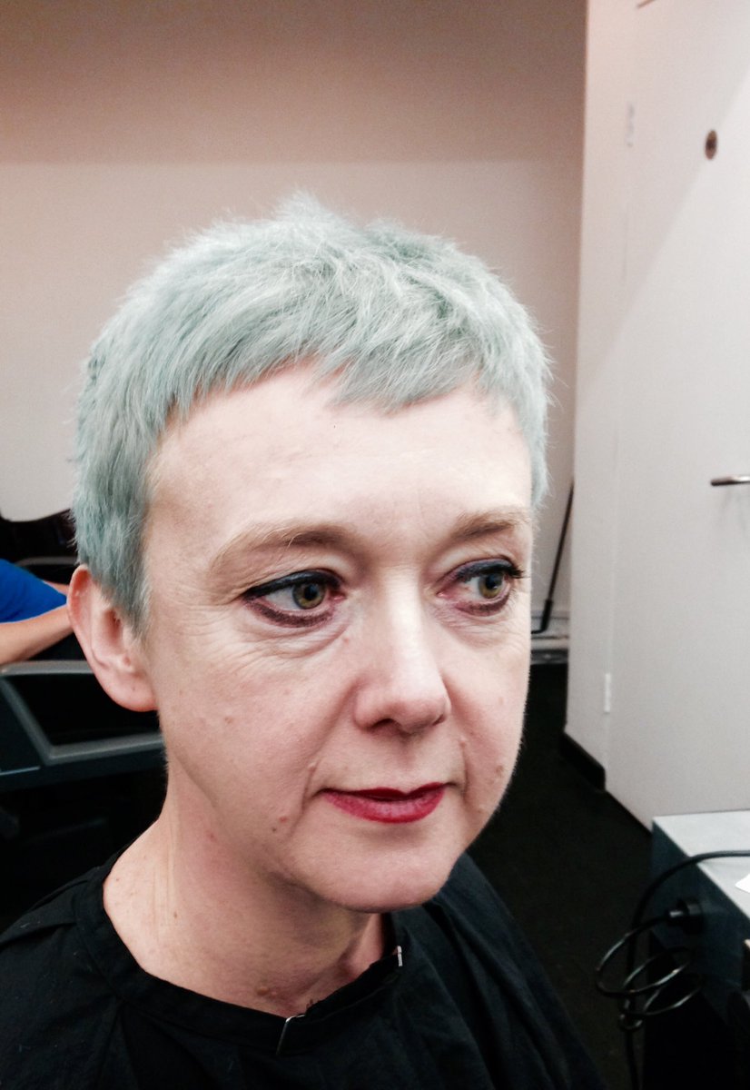 No need for the earth for big change,
Great colour&amp;haircut for Merry Christmas.