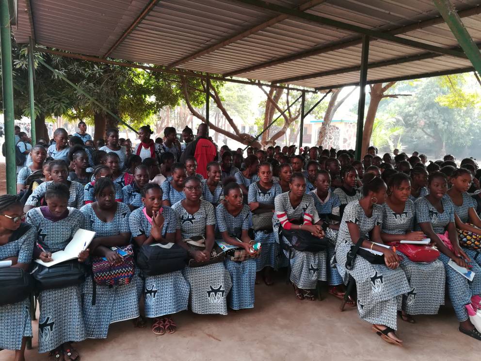 STEMusso223's tweet photo. La Fête des Sciences continue avec les « Journées Sciences et Technologies » du 13 au 22 Décembre 2017.
La cérémonie de lancement des JST a eu lieu à Bamako, Dès vendredi, #STEMusso se rendra dans 5 lycées de la capitale #Mali-enne pour y tenir les JST. #WomeninSTEM #GirlsInSTEM https://t.co/rzLBBucE3N
