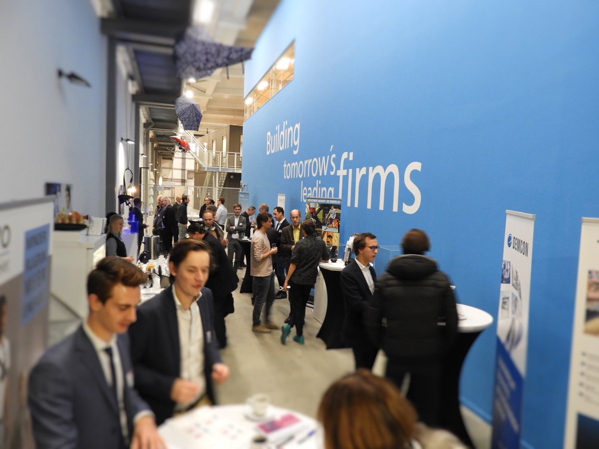 JoepWelschen's tweet image. Sfeerimpressie MedtechMeeting 7 dec. jl. bij YES!Delft. Meer dan 40 matches voor #DentalRobotics, #MedicalPrecision, #CCDiagnostics, #LivAssured en #MomoMedical. Met dank aan gastheren Pieter Wiskerke en Albert Dalhuijsen van #DEMCON. #HealthHolland #StichtingMedtechPartners