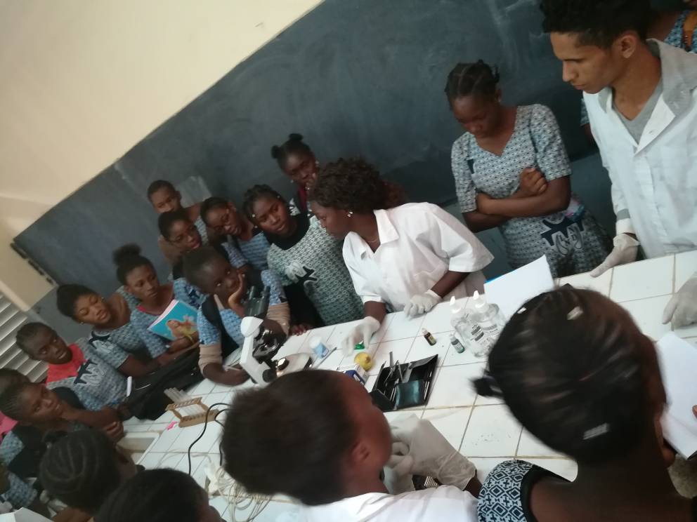 STEMusso223's tweet photo. La Fête des Sciences continue avec les « Journées Sciences et Technologies » du 13 au 22 Décembre 2017.
La cérémonie de lancement des JST a eu lieu à Bamako, Dès vendredi, #STEMusso se rendra dans 5 lycées de la capitale #Mali-enne pour y tenir les JST. #WomeninSTEM #GirlsInSTEM https://t.co/rzLBBucE3N