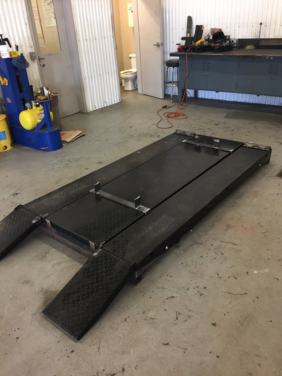 Canadianeh79's tweet photo. Another project I have been working on to help with service of the 218 electric carts in the underground storage @AngusGlenGC all parts are bolted together so easy to put back to lift table when service is done. #easyontheback https://t.co/T43x29Giuk