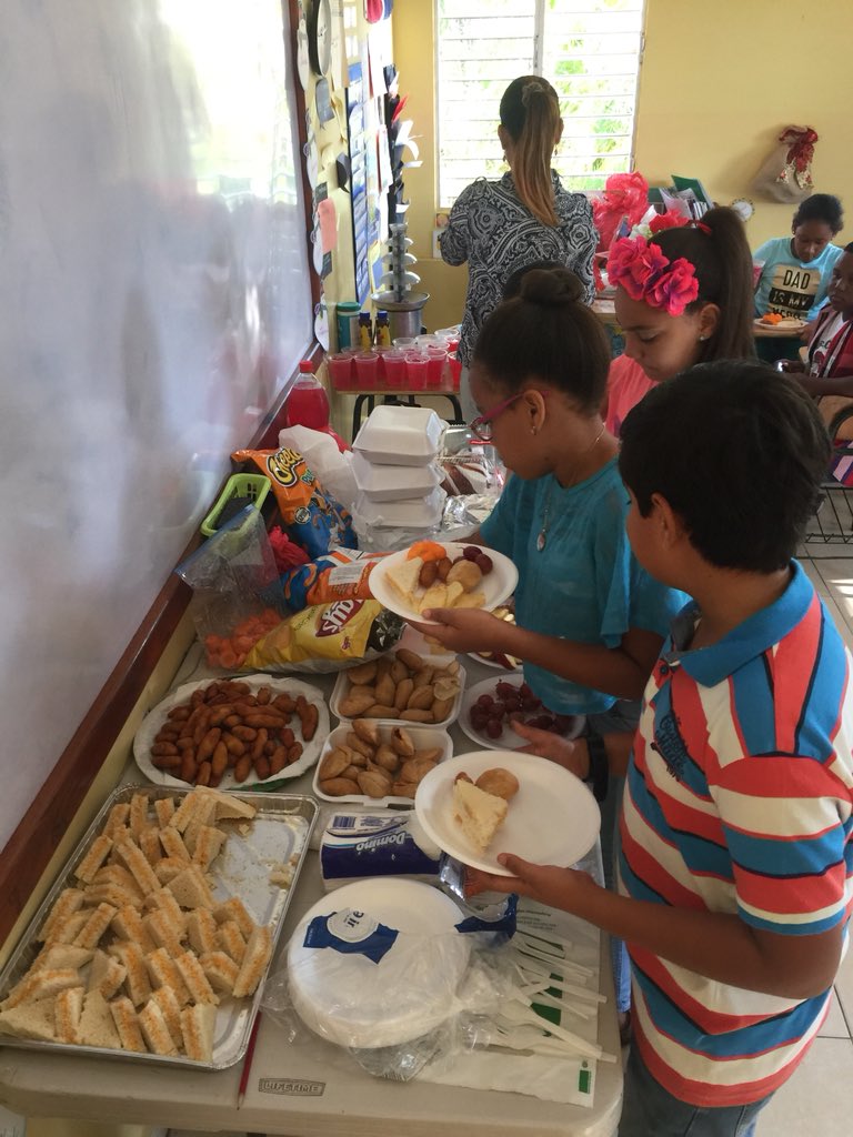 MyCaribbeanLife's tweet photo. I love Dominican party food!! #EverythingIsFried https://t.co/2AiHEnO9gO