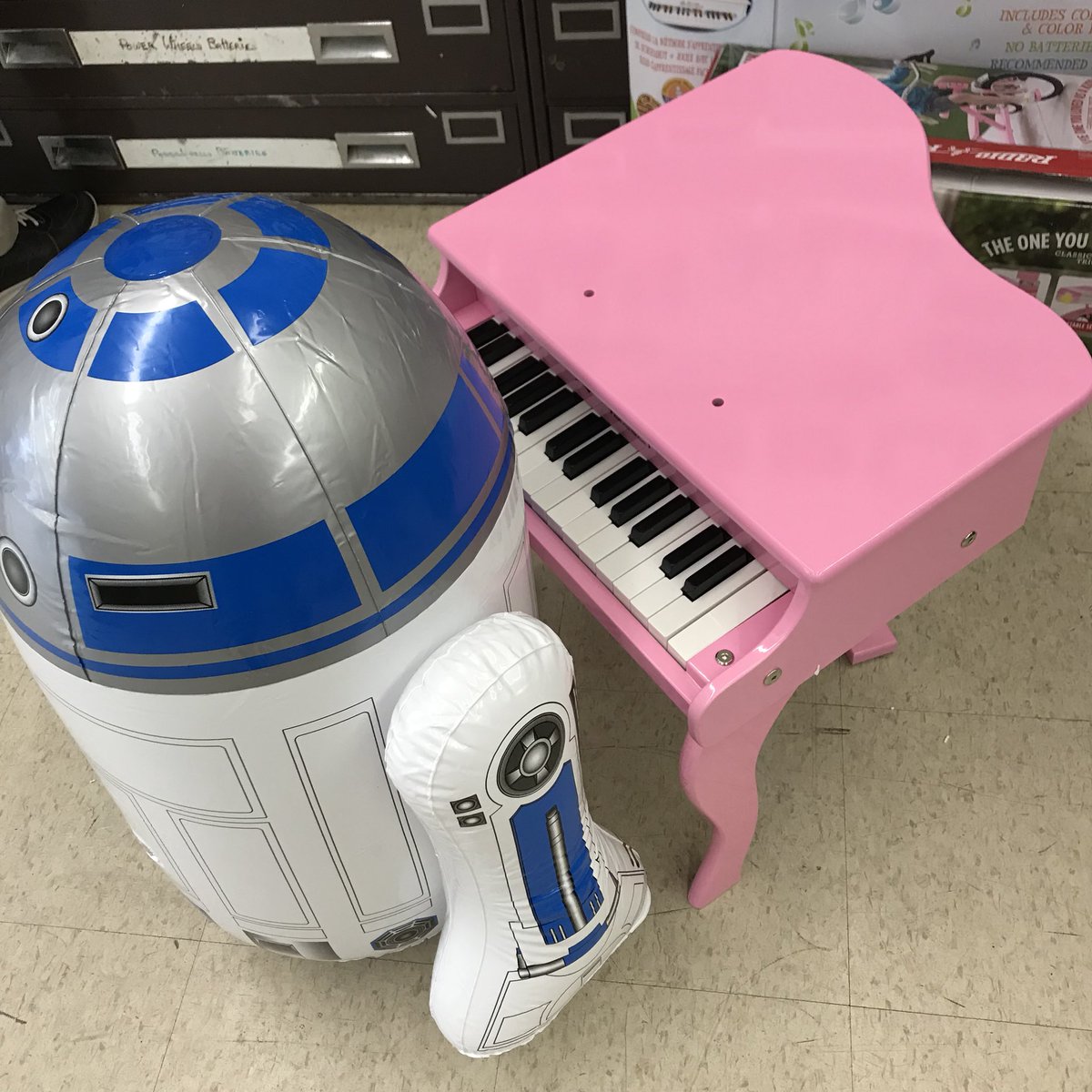 lejouetinc's tweet photo. Just listening to some Christmas tunes with my old friend R2D2. https://t.co/9QI1EOhYGt