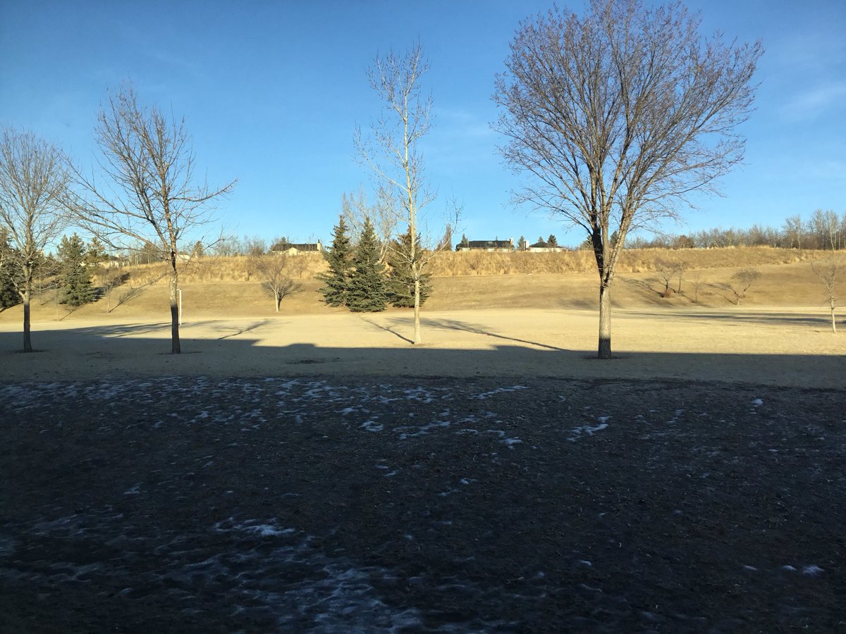 #défimulti
En hiver,le jeudi 14 Décembre 2017. Je suis bouche 
bée: il est ensoleillé dehors!NON! Mes yeux vont briser!