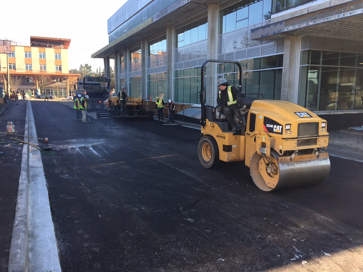 larkgroupbuilds's tweet photo. #asphalt going down at #citycentre2 north laneway #construction #progress https://t.co/uru3eEa6mi