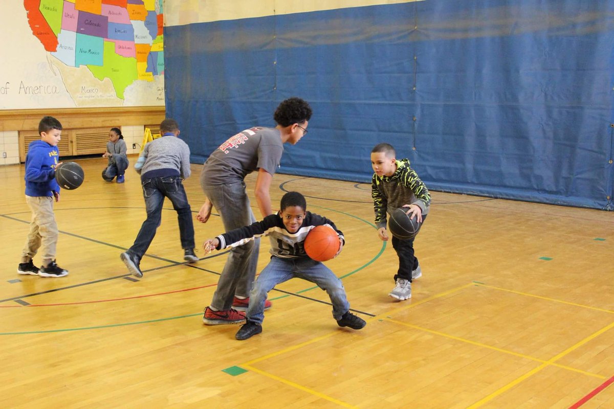 JeffersonJHawks's tweet photo. Great opportunity for our Players to spend some time building relationships with some future Jhawks this morning. Enjoyed some doughnuts &amp; hoops with the little guys! #CommitToTheHawk https://t.co/KvP0BjTJMR
