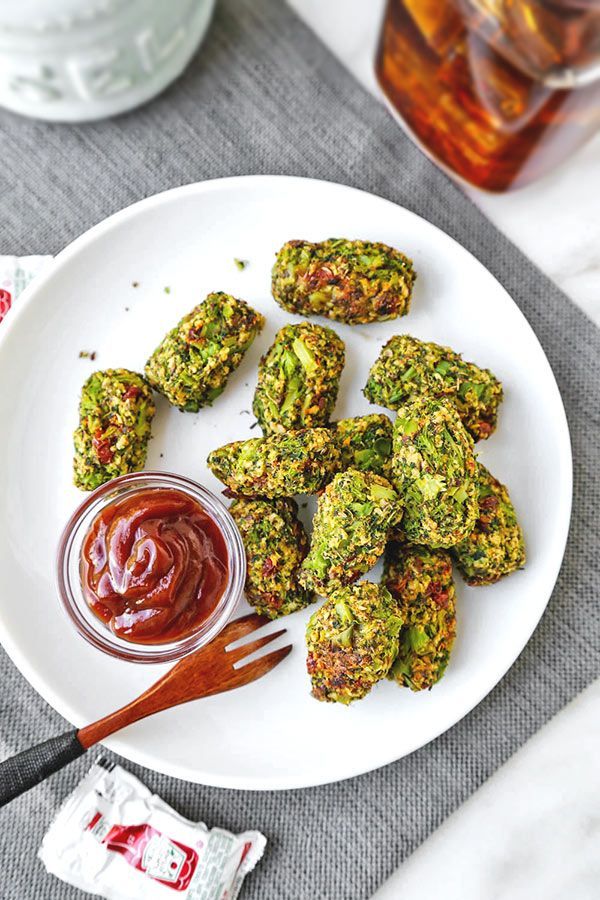 misspickledplum's tweet photo. Your new guilt-free late night snack:
Broccoli Tots #recipe
#vegan #snack #f52grams #foodporn
RECIPE > https://t.co/yZNlmBsNWH https://t.co/KM3pWX2OUh
