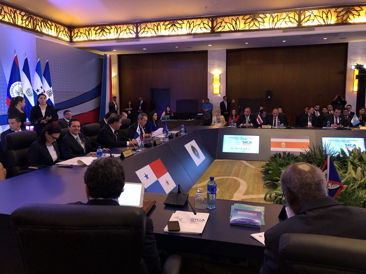 A pesar de estos importantes avances, todavía tenemos una gran tarea
pendiente: la aprobación de una agenda estratégica priorizada a nivel regional.
<a href="/CumbrePanama/">Cumbre SICA Panamá 2017</a>  #CumbrePanamá  #PPTSICAPanamá #IntegraciónSICA