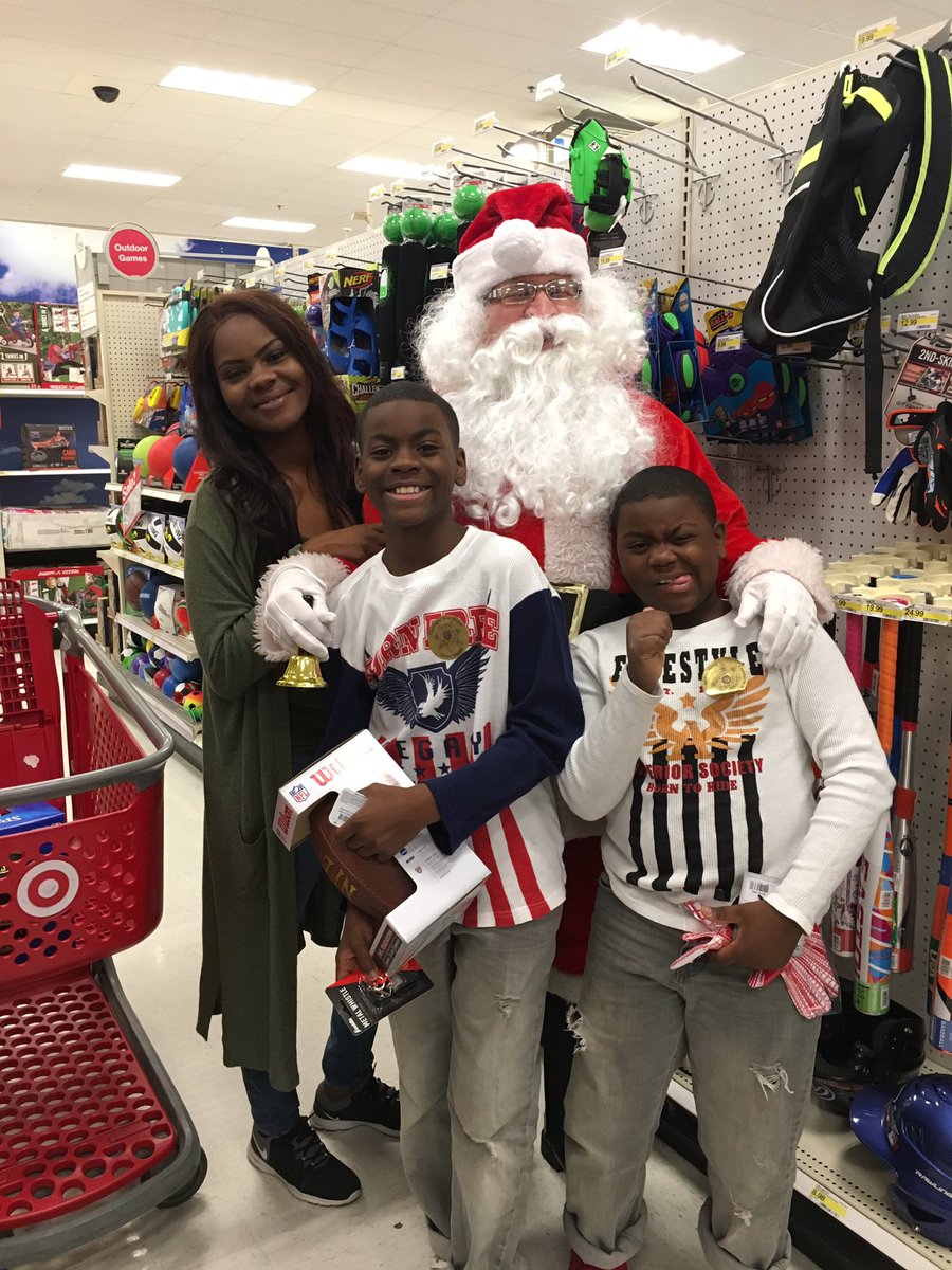 Thanks <a href="/Target/">Target</a> Galleria for a wonderful Shop with a Hero event #beapartofsomethinggreater <a href="/houstonpolice/">Houston Police</a> <a href="/Pct1Constable/">Office of Harris County Constable Pct 1 Alan Rosen</a> Merry Christmas 🎄