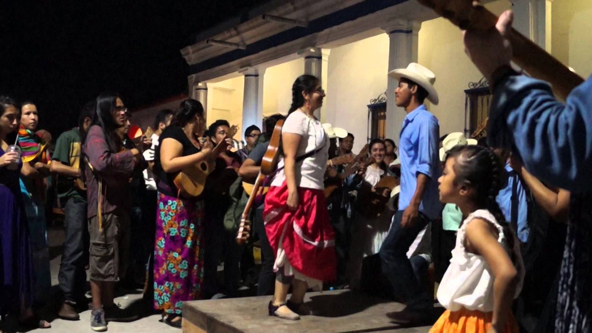 VeracruzTurismo's tweet photo. Las noches el Tlacotalpan #Veracruz se disfrutan con un buen #fandango.
¡Lánzate a vivirlo!
#Invierno2017 https://t.co/xVBGrJbtHD