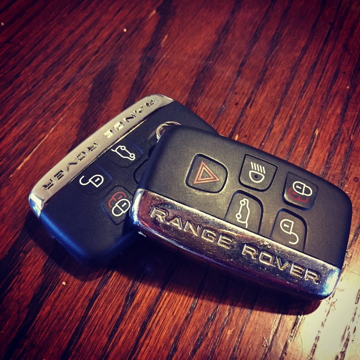 locksmithmonkey's tweet photo. Just got those Range Rover fob's #keysreplacement #professionals 
#Locksmith  #PortlandOregon     #PNW #PDXlove #PDXNow   #RipCity #AutoLocksmith  #LocksmithMonkey #neportland  #LocksmithPortland #PDX 
https://t.co/SnYHaDPp2J https://t.co/eQrfZzvml4