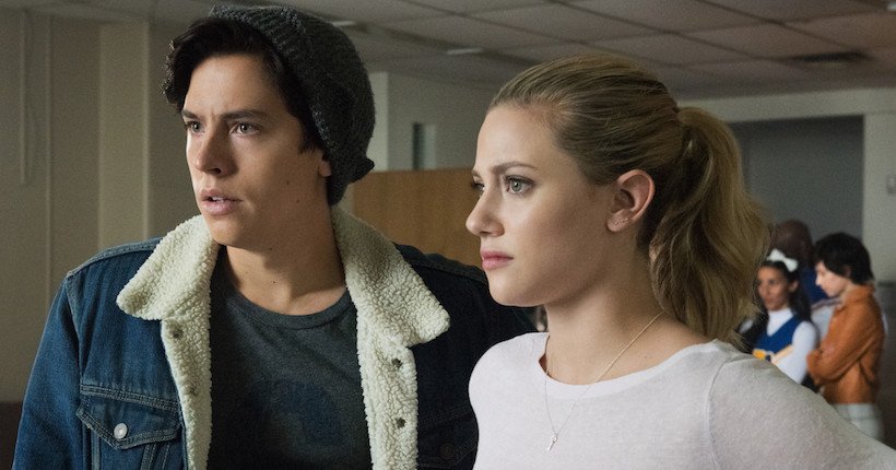 KonbiniFr's tweet photo. En saison 2, Riverdale devient la série Scream (et c'est un problème) https://t.co/Cv3rZ73y1U https://t.co/q61iiF35Op