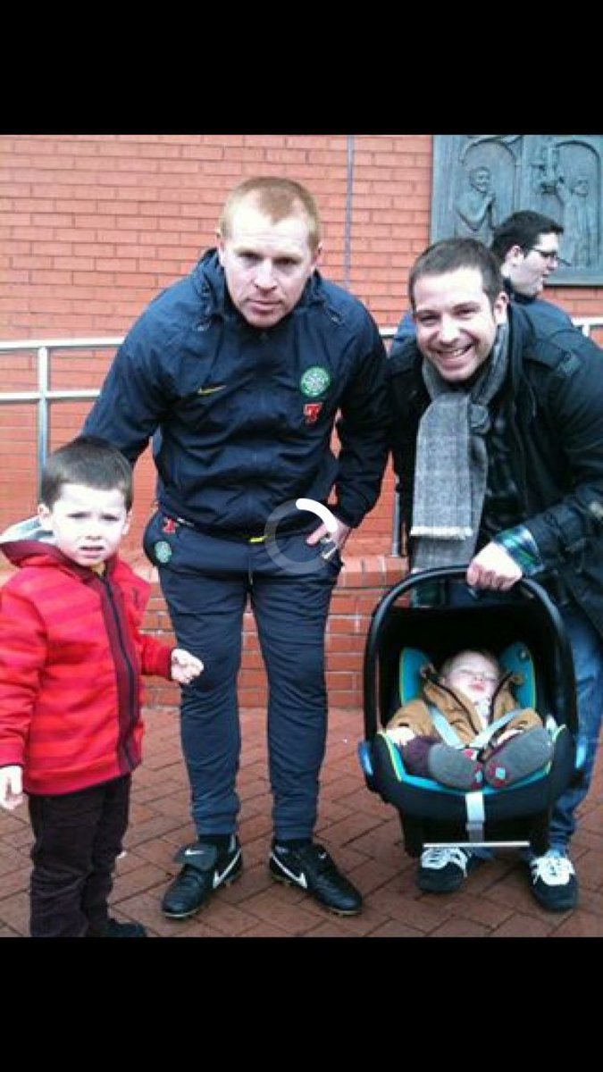 candandisco30's tweet photo. @lennon__18 One wee bhoys day has just been made 🍀🍀 absolute gentleman 'have a happy Christmas Fionn'

They've both changed since their last meeting 💚 https://t.co/P3nXa68BG9