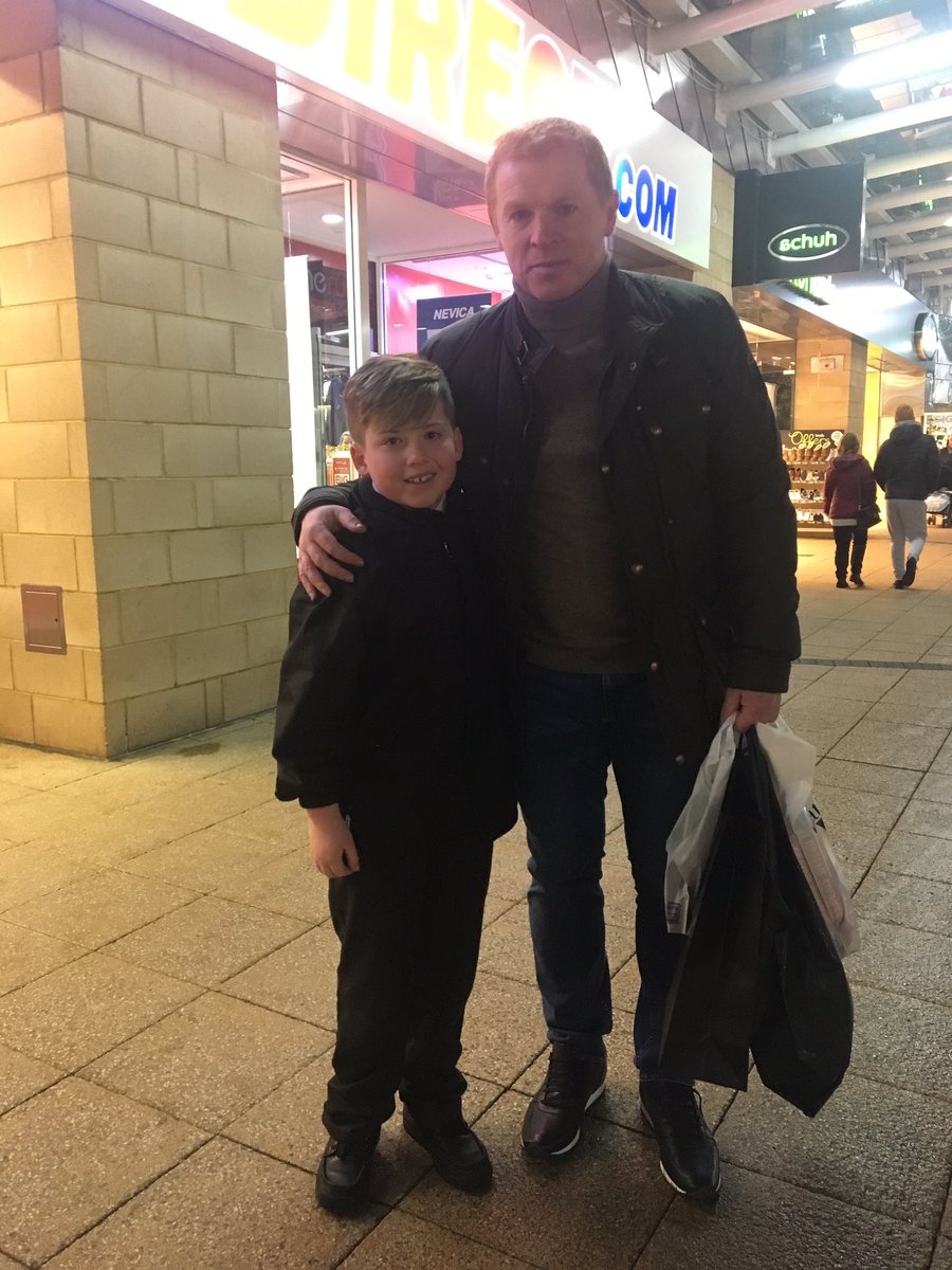 candandisco30's tweet photo. @lennon__18 One wee bhoys day has just been made 🍀🍀 absolute gentleman 'have a happy Christmas Fionn'

They've both changed since their last meeting 💚 https://t.co/P3nXa68BG9