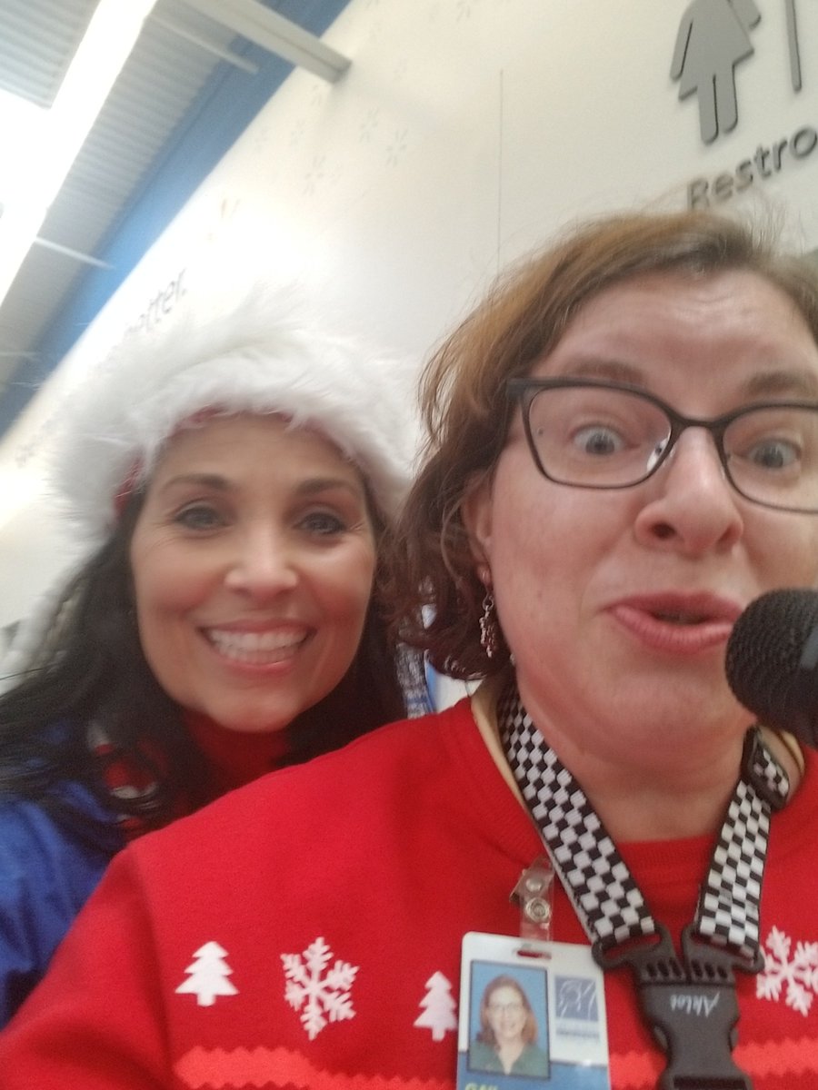 LSWUkulele's tweet photo. LSW and SLMS Ukulele Holiday Caroling at Arvest Bank, Lee's Summit MO https://t.co/CqTCpcpUkT