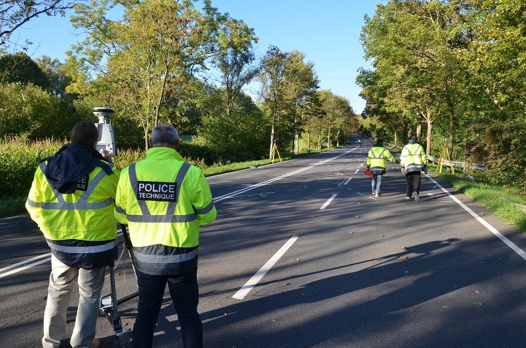 luxembourgize's tweet photo. @redt0mat0 "3-spureg Strooss net fir Foussgänger gemaach" ‼️https://t.co/2faDOinlkV
How can anyone talk about #VisionZero with such a road between #Bertrange and #Dippach, which has been labeled during a trial (killed man/collision) as hostile to active transportation (walking/cycling)? https://t.co/7Xee5wlUCV