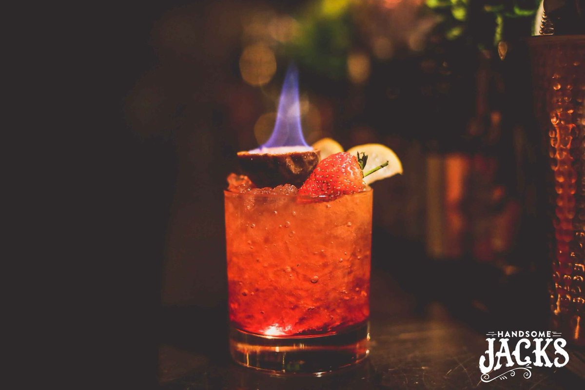 handsomejacks_'s tweet photo. A #cocktail a day, keeps the grumpy away! 🍹
#handsomejacks #christmas #cardiff #fridayeve https://t.co/NYdrOYl8xO