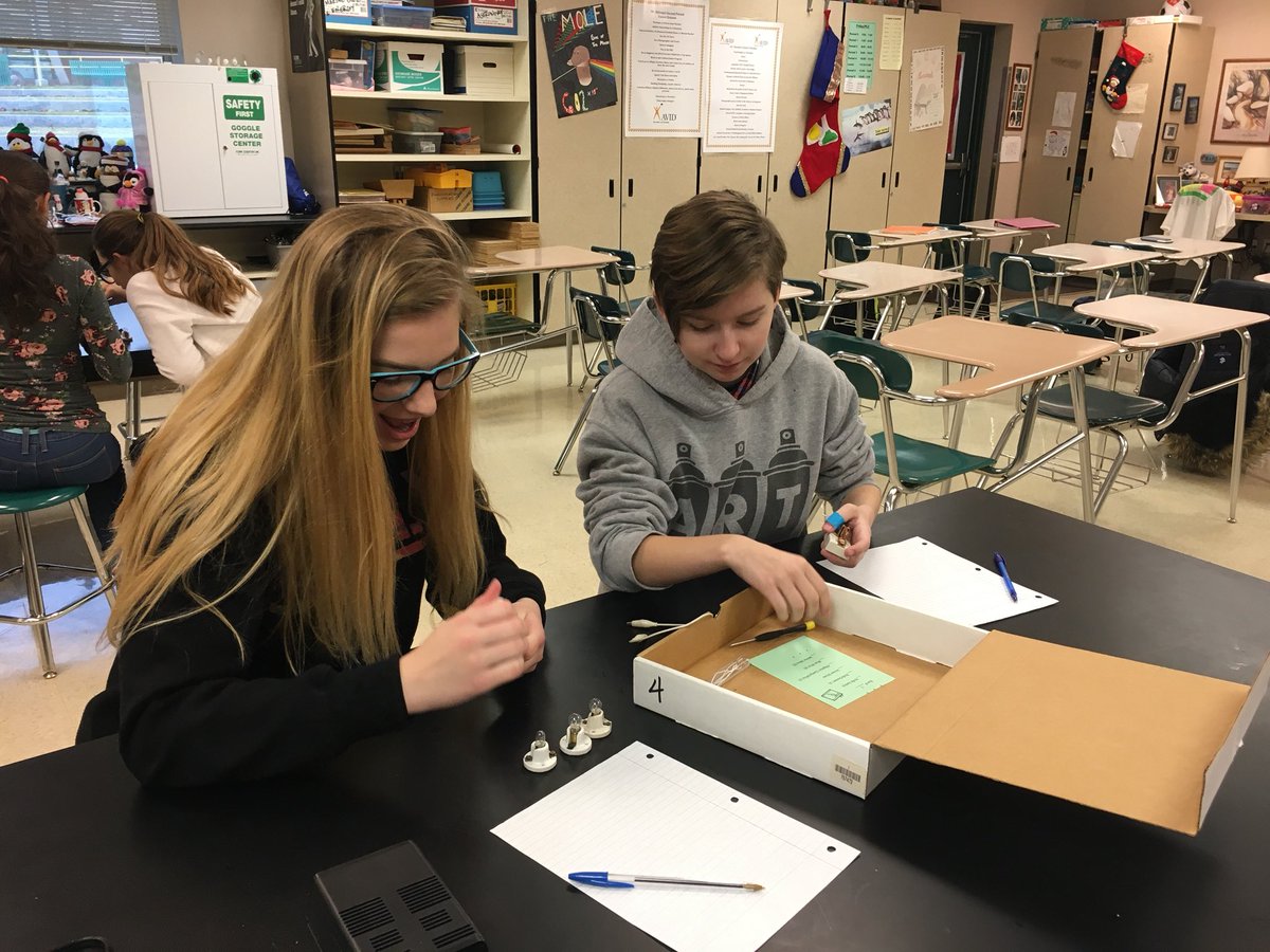 Watching AVID strategies going strong in Mr. Bittinger’s science class at Richland High School! #RSD400