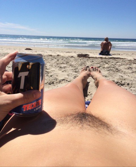 Hell yea chilling at the beach! #Submission @TheAmateurArmy @Picsofwomen @pics_your2 @slut_parade @BNegativ