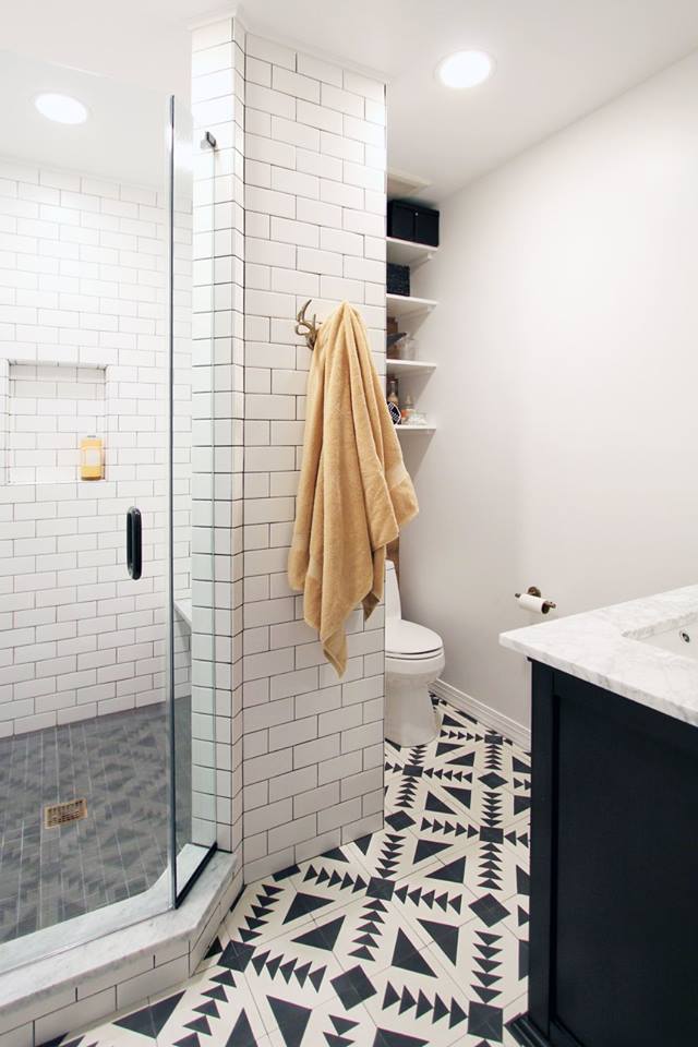 dRemodeling1's tweet photo. Happy #ThrowbackThursday ! Rewinding to this fabulous #graphicindustrial style bath Even this cute little pup couldn't resist getting a closer look at all the wonderful #designdetails ππΆπ οΈπΎ
#dRemodeling #BathRemodeling #puppylove
#industrialbath #interiordesign https://t.co/kF13TPvemf