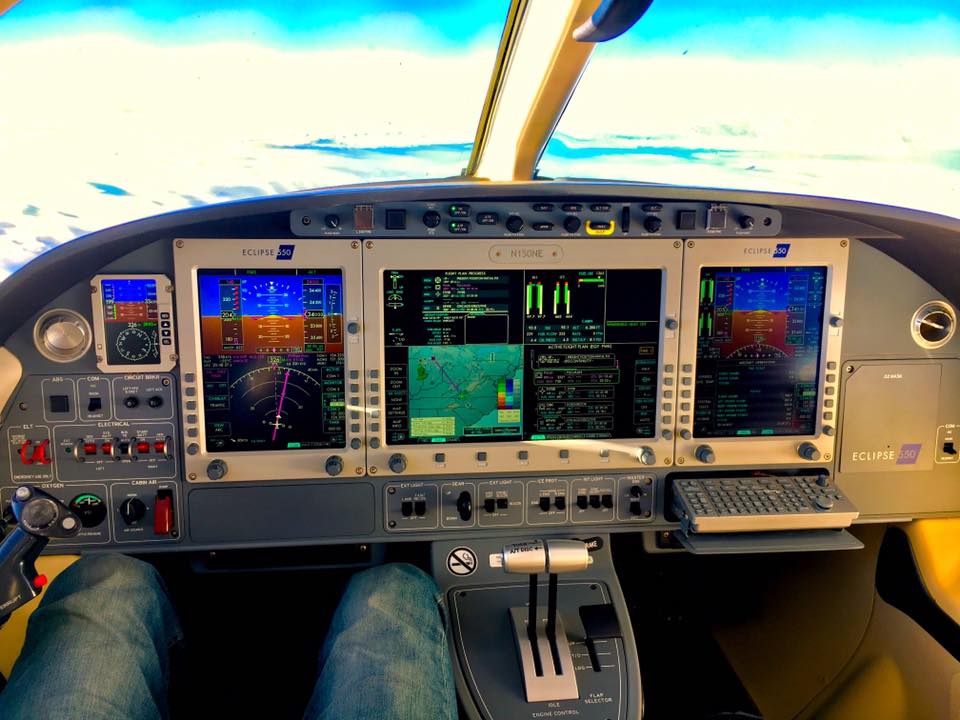 OneAviationAero's tweet image. Eclipse pilots have a corner office with a window with an amazing view! #eclipsejet #oneaviation #eclipse550 #eclipse500 #thejetlife