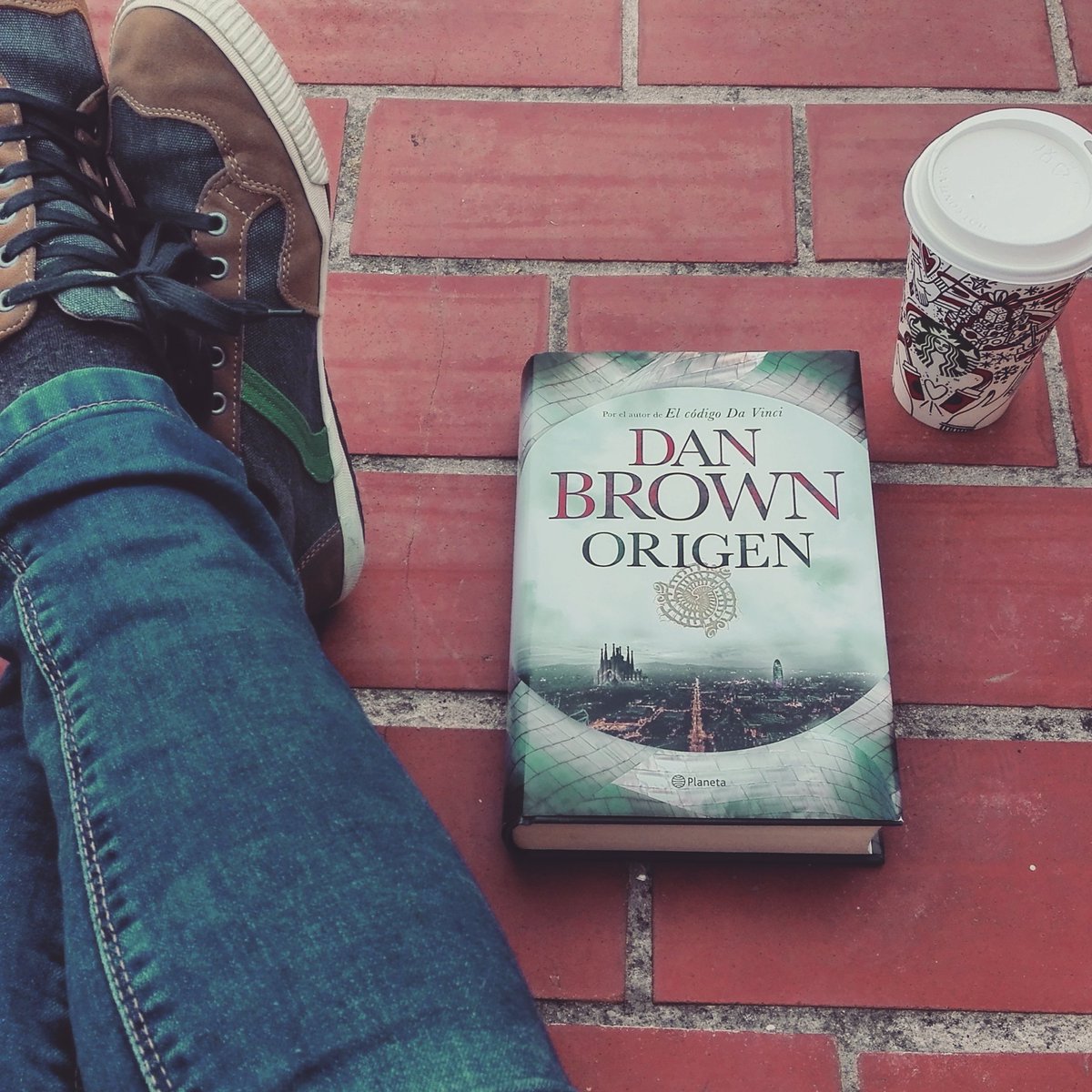 Sergio_R0's tweet photo. Nos vemos en la próxima aventura Robert Langdon, me has dejado con ganas de visitar el Museo Guggenheim en Bilbao 😊📚☕

#DanBrownOrigin #booklover #starbucks #coffeetime @authordanbrown @Starbucks https://t.co/SfWC0EvGdm