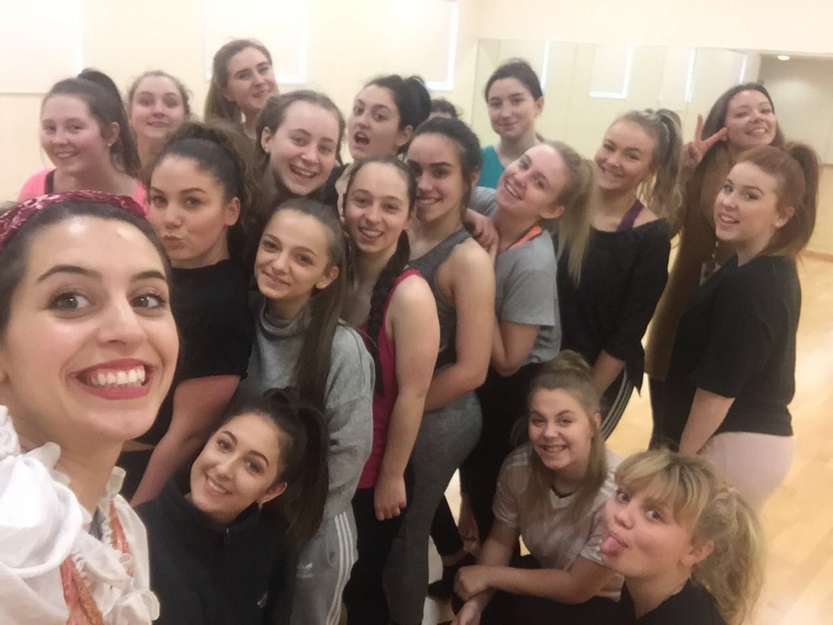 HSDC_MT's tweet photo. What a great first term it’s been with this fabulous and loony bunch 🎭🙌💃🎹 #musicaltheatre #thesegirlscan #groupselfie #MT1s @Be_HSDC https://t.co/hdtT8eNAtk