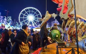 EuropeanRailTT's tweet photo. TRAVEL IDEAS - A guide to Christmas markets by @Eurostar

Choose from #Brussels, #Lille, #Bruges and many others. Find out more here: https://t.co/PeNCwtiNDI

#trains #railways #christmasmarkets #travel #transport #europe #christmas #eurostar https://t.co/bEJMthDIQR