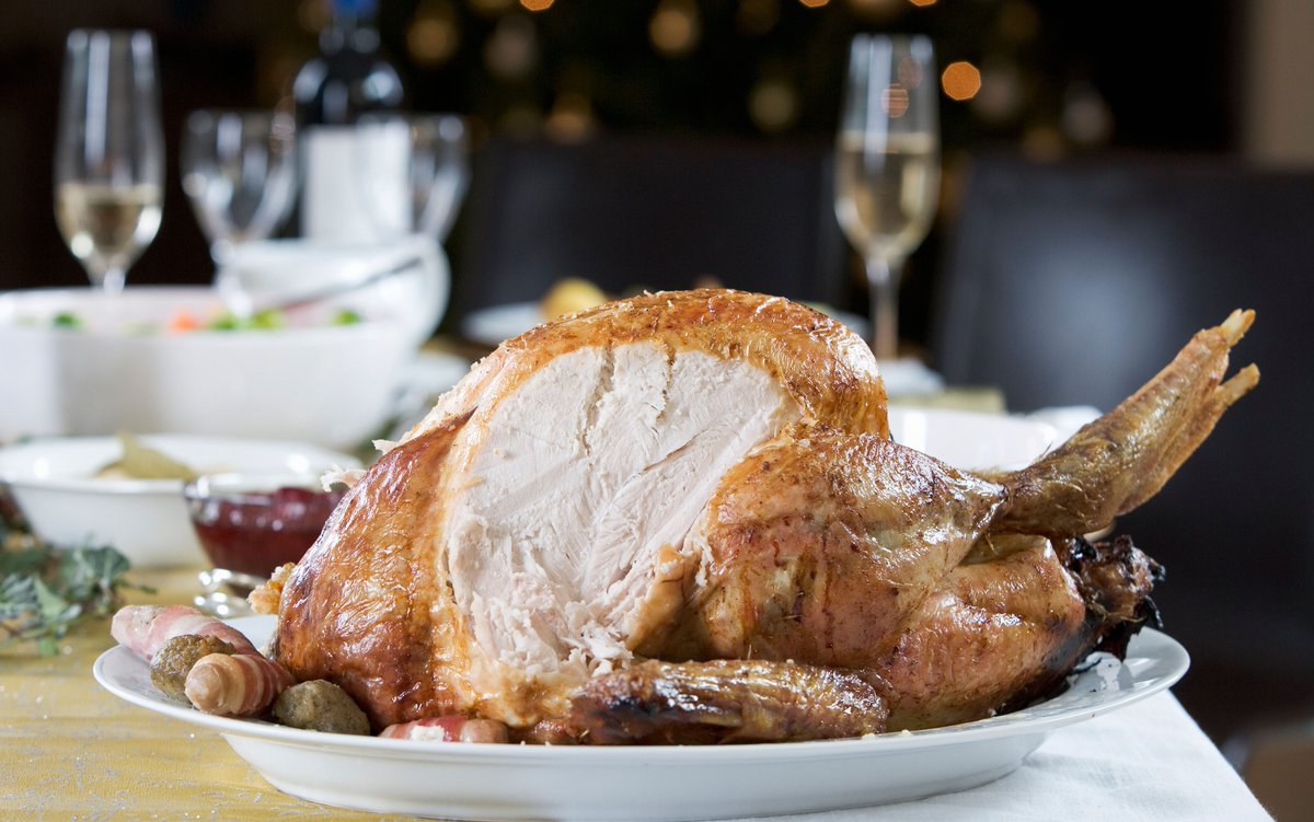 Planning to drink white wine with your turkey at Christmas? <a href="/SusyAtkins/">Susy Atkins</a> has one word... #chardonnay telegraph.co.uk/food-and-drink…