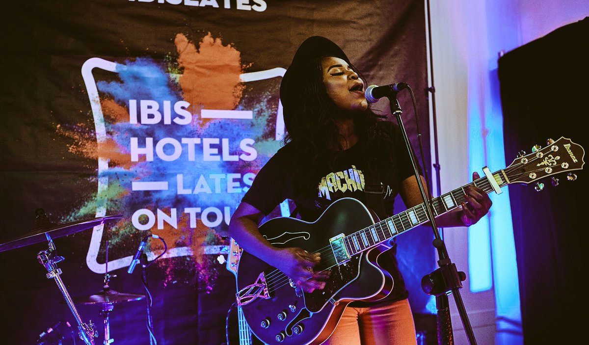 dupesmusic's tweet photo. Watchoo know bout my new bae? 😛 @ibishotelsuk @RoundhouseLDN thanks for having me! and lovely to meet you @MusicGeekOnline thanks for the feature on your blog #ibislates https://t.co/25rGyXjgpw