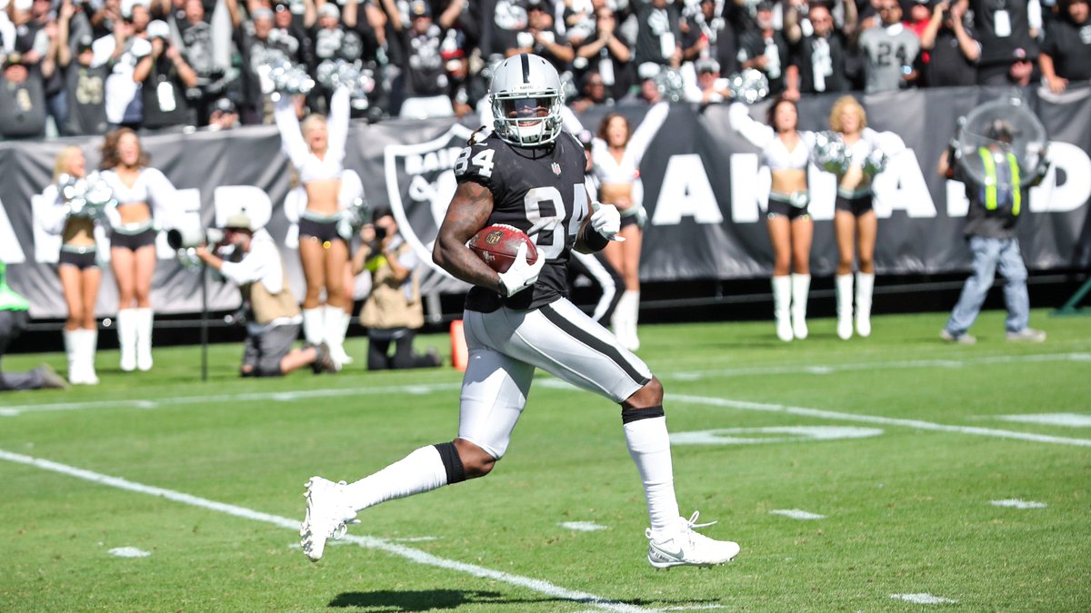 E_Geerlings's tweet photo. #ProBowlVote @ceeflashpee84
- NFL-record 3 kickoff return titles, and among players with at least 14 returns in 2017, he once again leads the NFL with a 29.0 yard avg
- Career avg of 30.3 yards is 2nd in NFL history to Gale Sayers (30.6)
Get CP to the Pro Bowl
#FlashThat⚡️ https://t.co/kjWbvdXrjK