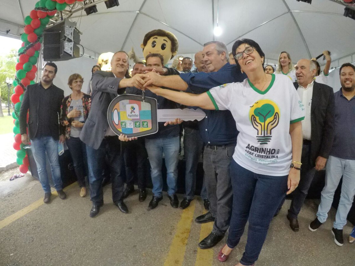 SistemaFaeg's tweet photo. Agrinho: escola Especial de Cristalina recebe carro zero quilômetro https://t.co/u4pnWgmoHY https://t.co/ygrtv0nBs9