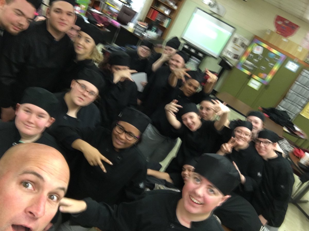 JudgeMHale's tweet image. BCHS Culinary students prepared for hosting Rotary! @barrenschools #workreadycommunity