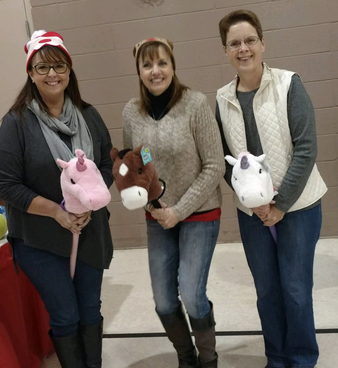 FNBFirst's tweet photo. Our elves are busy helping with @SalArmyMoKan Reno County toy distribution event today! #FNBGive #TisTheFirst https://t.co/IX0Lp45Pzq