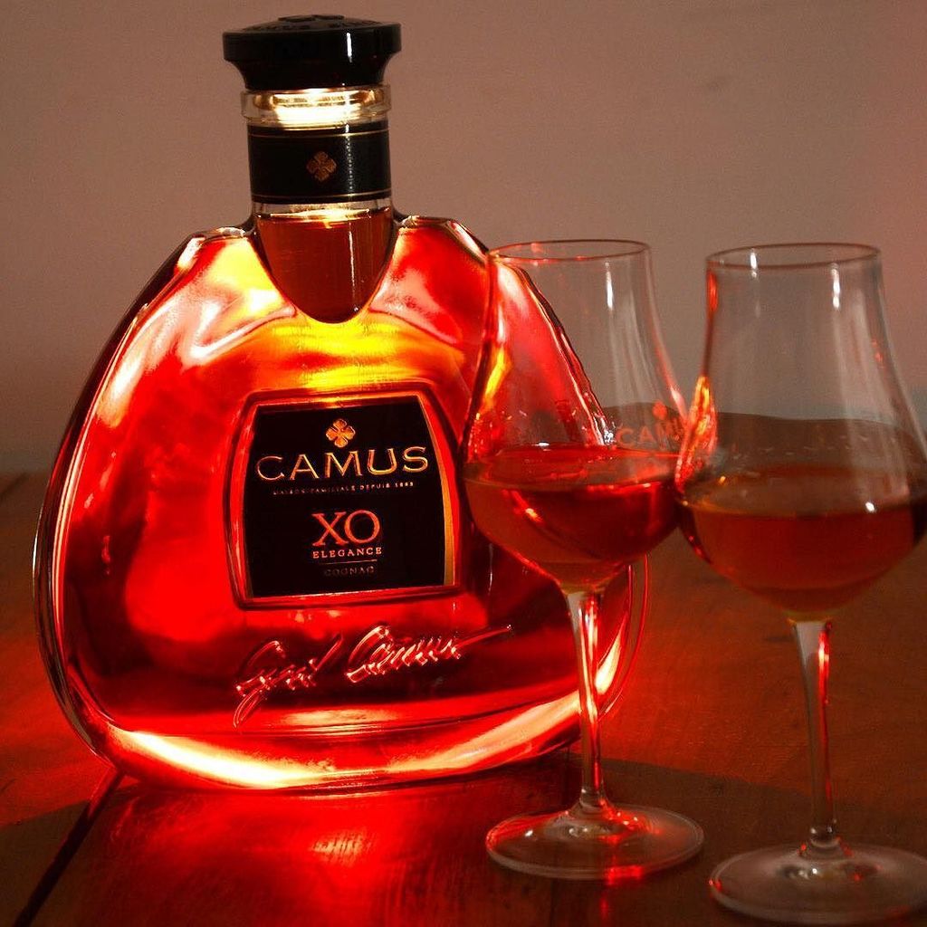 There can't be many things that surpass the pleasure of treating yourself at the end of the day. Except sharing the moment with someone special that is! :-) #CamusCignac #XO #XOElegance #Elegance ift.tt/2C8ccGx