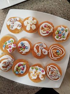 ParkViewGlos's tweet photo. Huge THANK YOU to children of @coneyhillschool+@caltonprimary for singing Christmas Carols to our residents + THANK YOU to @StPaulsGlos who sadly couldn't perform their nativity play due to snow, but did send homemade cakes and gingerbread for our residents to enjoy. Yum Yum! https://t.co/wxUyqiivmu