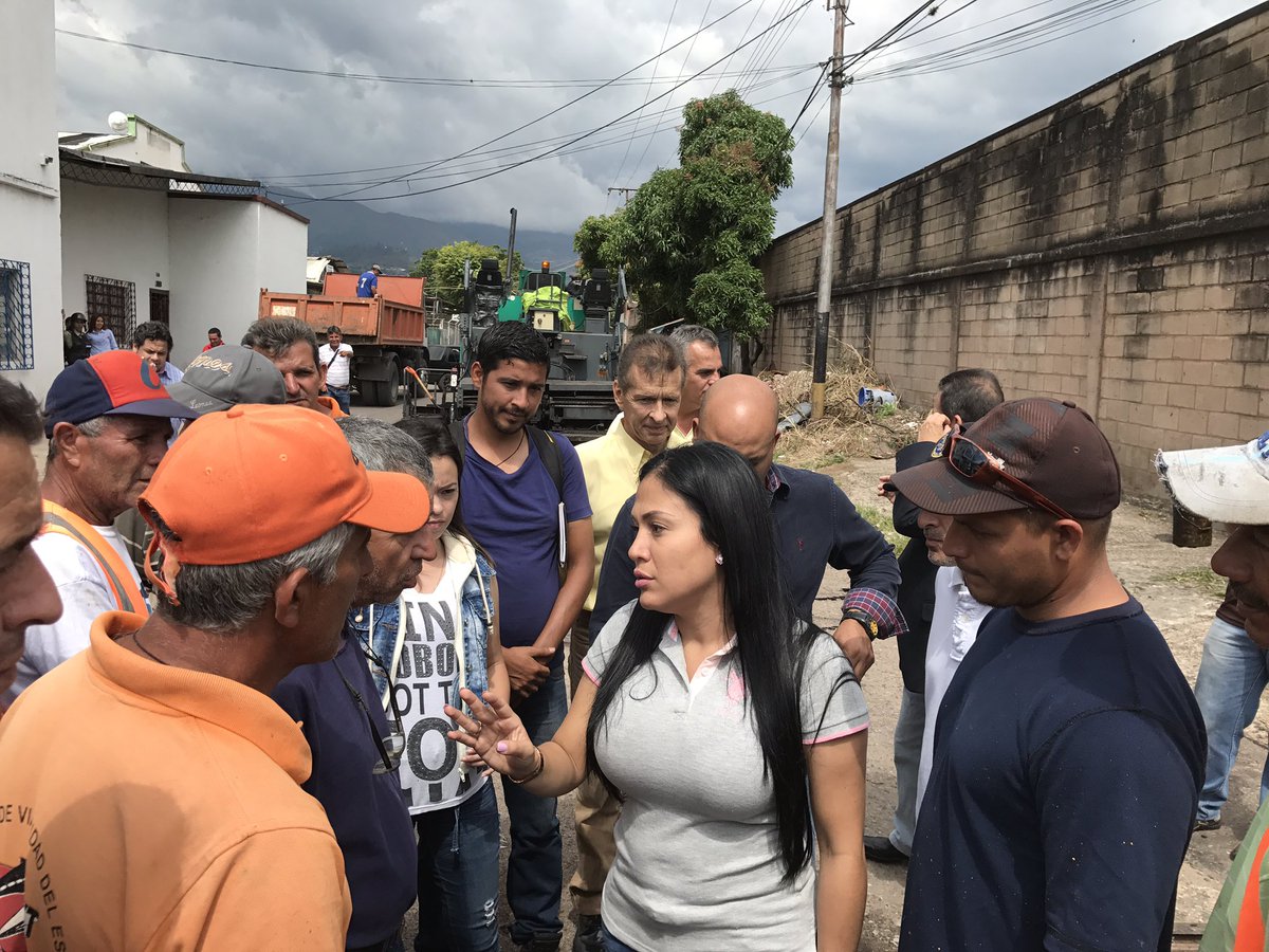 laidygomezf's tweet photo. #14Dic Inspeccionando plan de asfaltado en Convenio con Alcaldia San Cristóbal @ivt_tachira desde zona industrial Las Lomas @GobiernoTachira dispuesto a brindar alianzas en beneficio colectivo https://t.co/9P6oyTuL7S