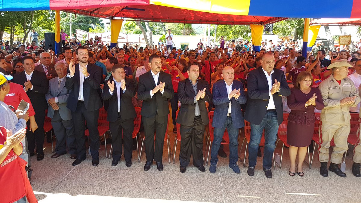 MarceloGalvis's tweet photo. Presente en el acto de juramentación de los alcaldes y alcaldesas bolivarianos del estado #Anzoátegui por parte de la Asamblea Nacional Constituyente @ANC_ve @NicolasMaduro @dcabellor @psuvaristobulo https://t.co/thv2bEaHmE
