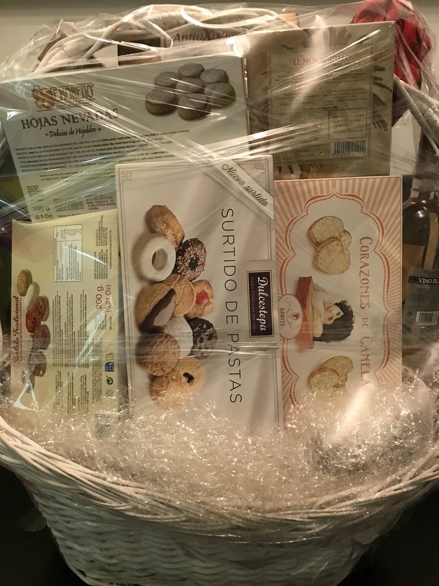 ¡¡Esta es la Cesta de Navidad que sorteamos para la semana que viene!! Muy completa y que a buen seguro alegrara las Navidades a quien la gane. #adquieretupapeleta #1€ #CestadelaEsperanza <a href="/Esperanzabaza/">Grupojoven esperanza</a>