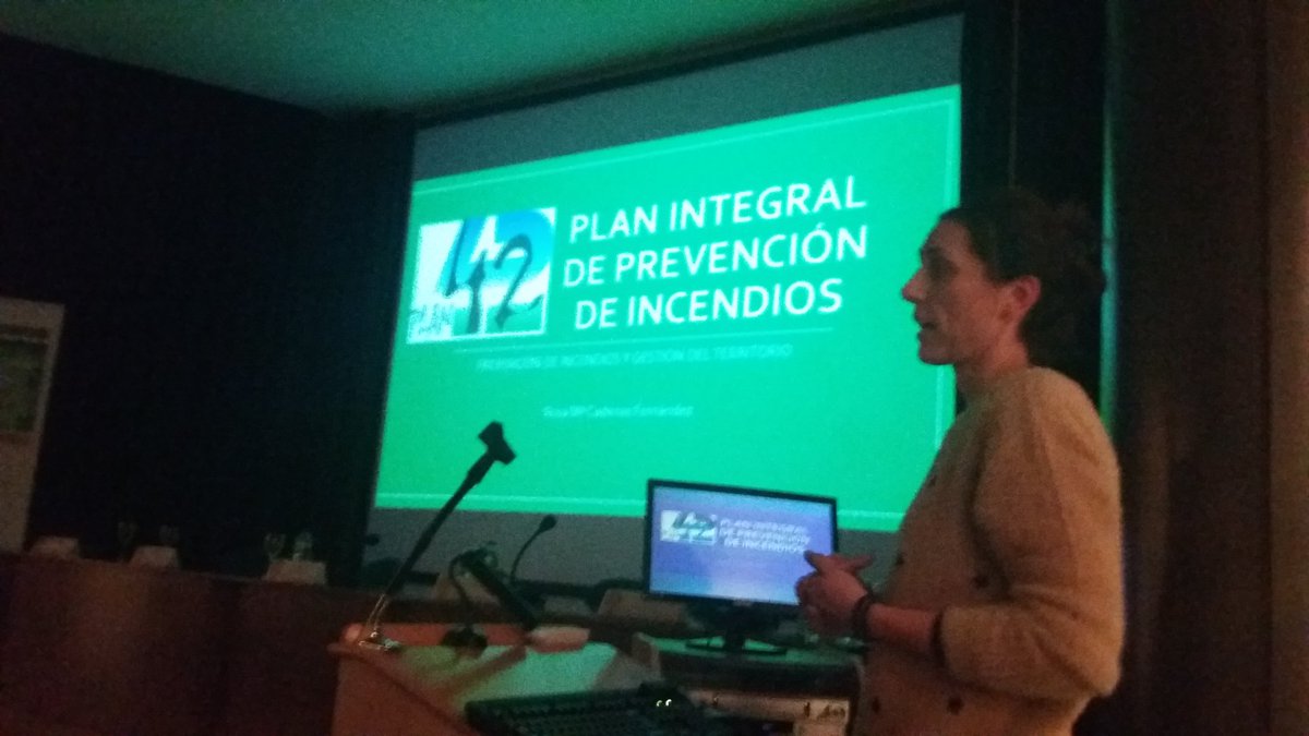 forestalesponfe's tweet photo. Rosa Cadenas explicando el #Plan42 en #cyl #plantémonos #prevencion #IIFF #Bierzo @eforestal @unileon https://t.co/gAREKuDTAo