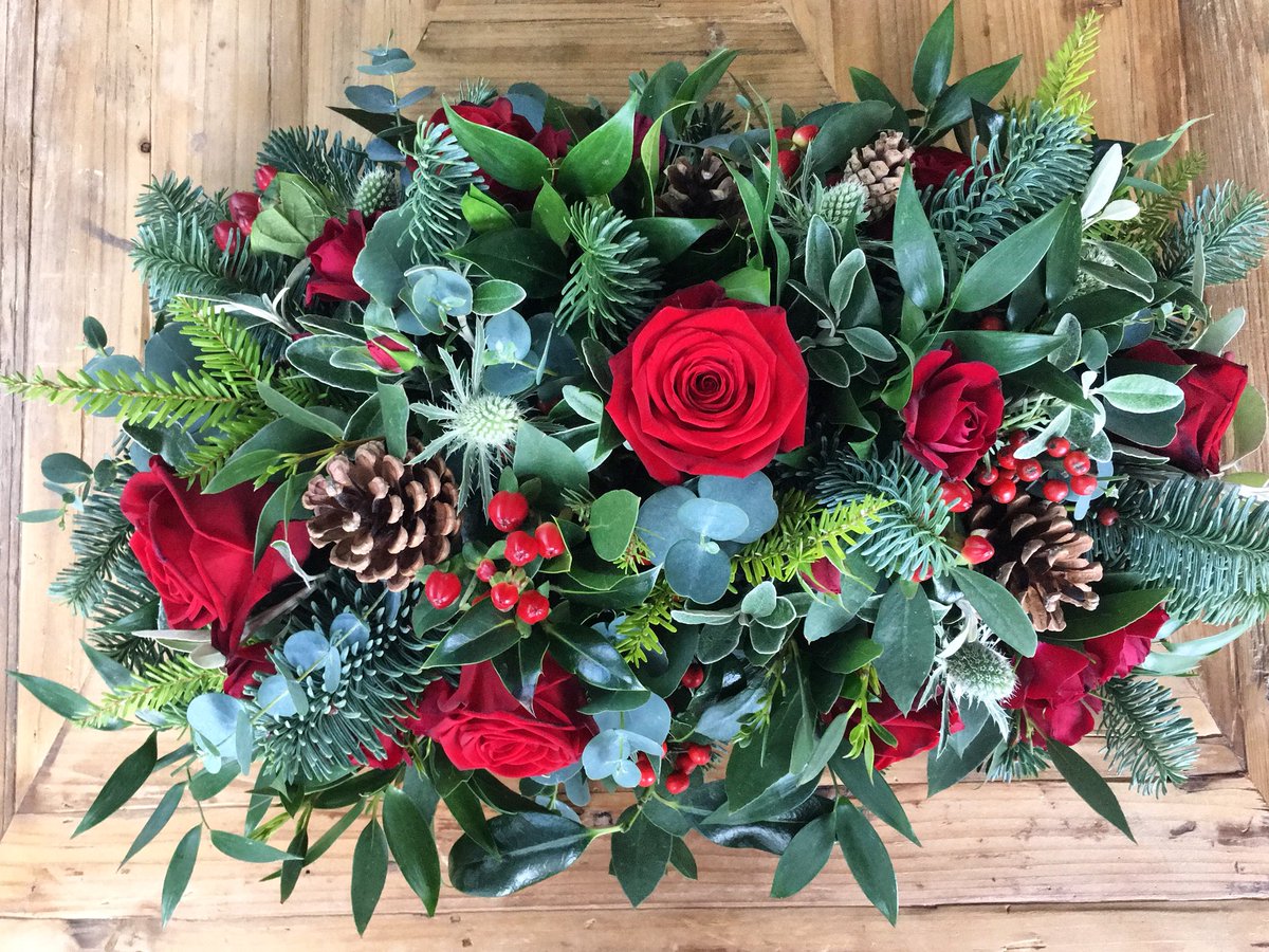 Christmas will be here soon! Order your flowers 💚 #newport #Pembs #Pembrokeshire #christmas #feelingfestive #florals #nadolig #pembrokeshireflorist