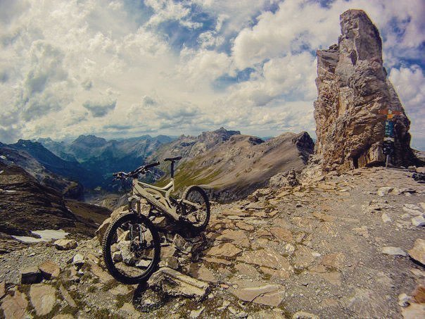 2radwanderer's tweet photo. Here’s why I got addicted to mountain biking 12 years ago. The bike was too heavy for big enduro trips and almost unrideable uphill...did it anyway. CHECK OUT the 24” wheel in the back.🙈
.
.
#throback #epic #mountainbike #specialized #bighit #mtb #singletrail #outdoor #feelt… https://t.co/T9YKRd2d0o